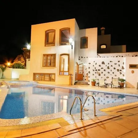 Family, Breakfast Included, Freewifi, Jacuzzi And Pool In Yaiza Lägenhet *