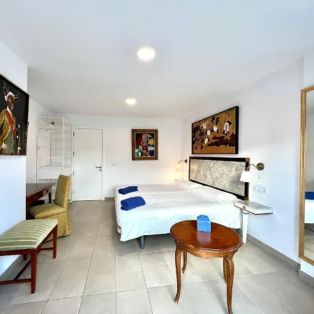 Family, Breakfast Included, Freewifi, Jacuzzi And Pool In Yaiza