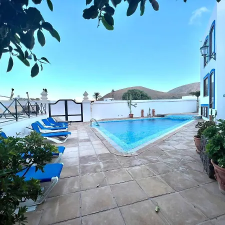 Family, Breakfast Included, Freewifi, Jacuzzi And Pool In Yaiza Apartment *