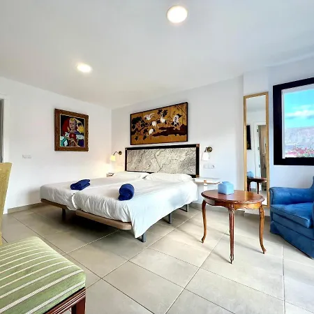 Family, Breakfast Included, Freewifi, Jacuzzi And Pool In Yaiza Апартаменты