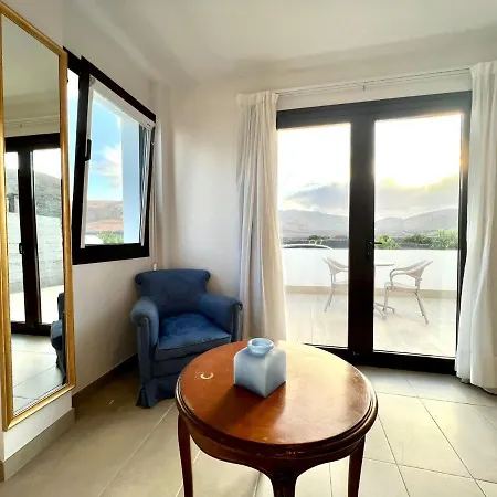 Family, Breakfast Included, Freewifi, Jacuzzi And Pool In Yaiza