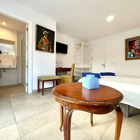 Апартаменты Family, Breakfast Included, Freewifi, Jacuzzi And Pool In Yaiza Яйса