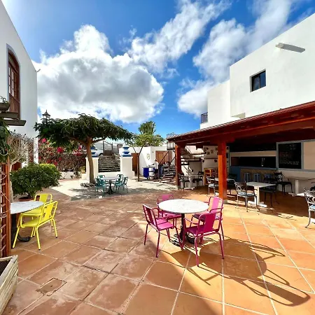 Family, Breakfast Included, Freewifi, Jacuzzi And Pool In Yaiza Яйса