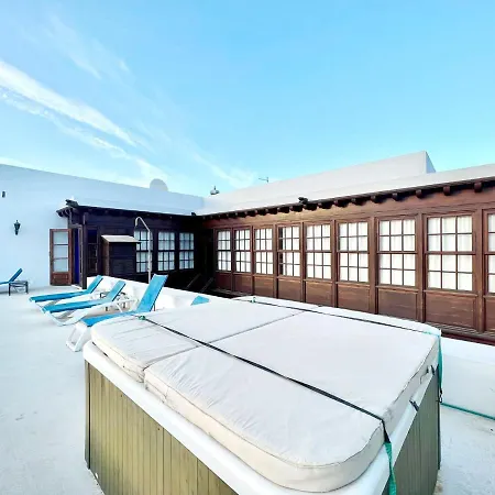 Family, Breakfast Included, Freewifi, Jacuzzi And Pool In Yaiza Яйса