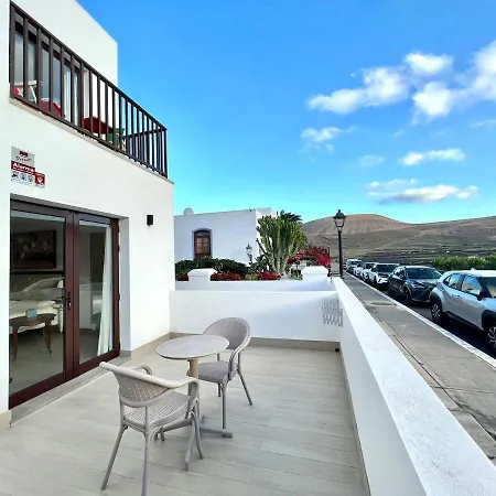Family, Breakfast Included, Freewifi, Jacuzzi And Pool In Yaiza *