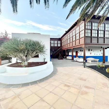 Family, Breakfast Included, Freewifi, Jacuzzi And Pool In Yaiza Апартаменты *