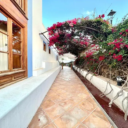 Family, Breakfast Included, Freewifi, Jacuzzi And Pool In Yaiza Апартаменты Яйса